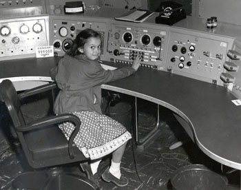 Claire Ulam at open house at Los Alamos labs, 1953