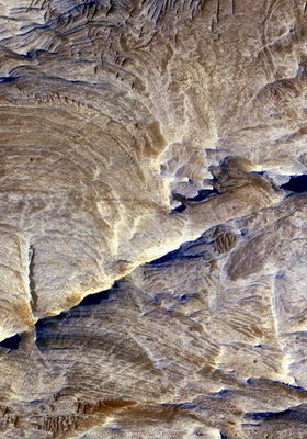 Oblast Candor Chasma z dol Mariner na Marsu. Snmek je poblin 1 km irok (foto NASA)