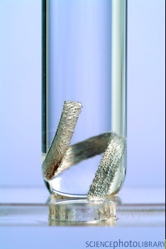 Magnesium reacting in water