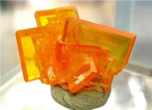 http://skywalker.cochise.edu/wellerr/mineral/wulfenite/6wulfenite-arizonaco147.jpg