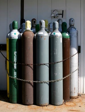 http://www.thenakedscientists.com/HTML/uploads/RTEmagicC_2008-07-24_Bundle_of_compressed_gas_bottles.jpg.jpg