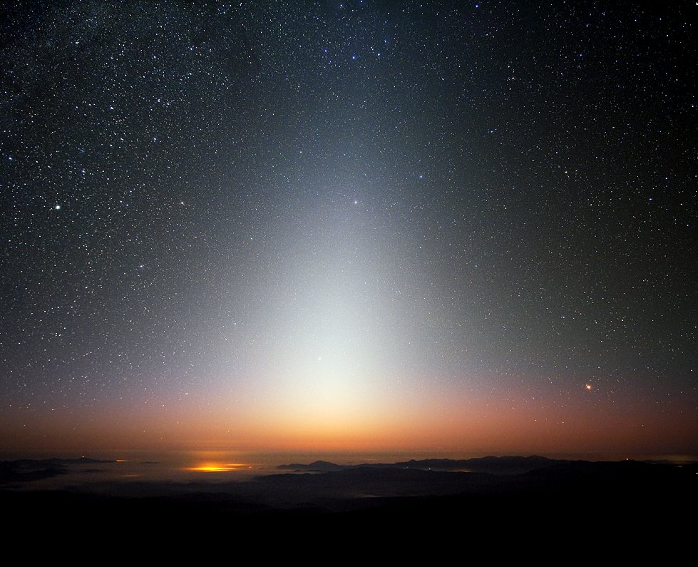 http://www.eso.org/public/archives/images/wallpaper2/zodiacal_beletsky_potw.jpg