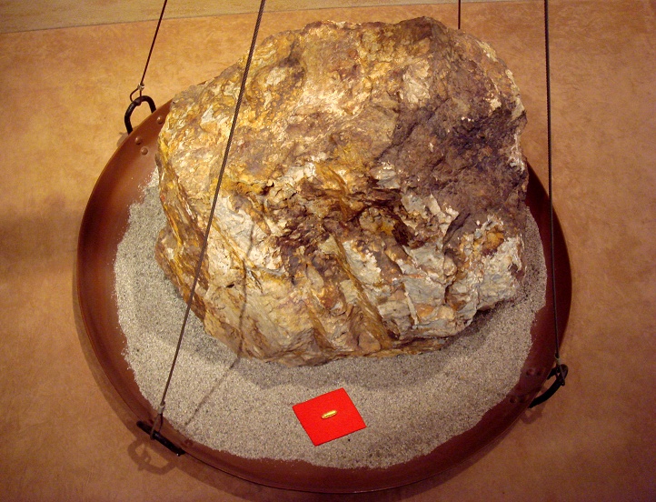 http://upload.wikimedia.org/wikipedia/commons/f/f9/Gold_30g_for_a_860kg_rock.jpg