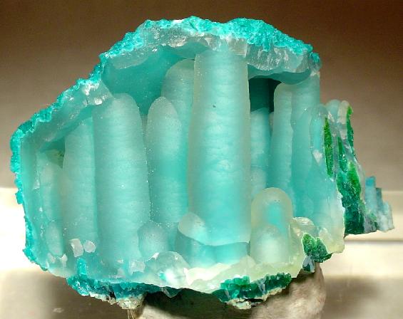 http://upload.wikimedia.org/wikipedia/commons/f/f9/Chrysocolla-Quartz-25811.jpg