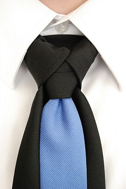 http://thewelldressedman.net/wp-content/uploads/2013/01/Tie-Merovingian-Knot.jpg