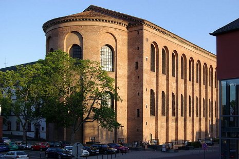 File:Trier Konstantinbasilika BW 1.JPG