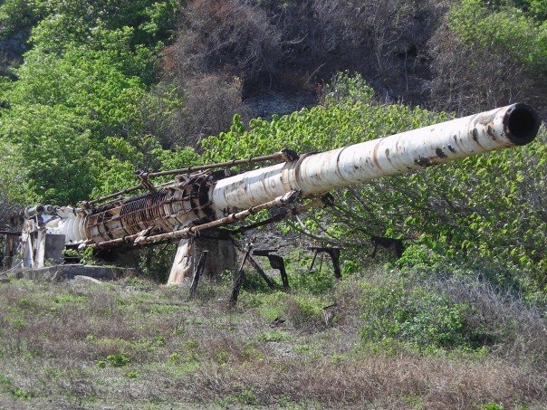 http://upload.wikimedia.org/wikipedia/commons/2/2f/Abandoned-HARP-Gun.jpg