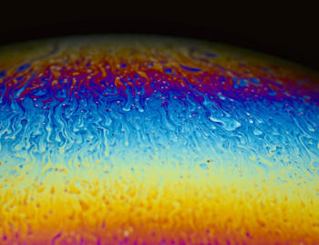 Photographer Jason Tozer Turns Soap Bubbles into Mysterious, Colorful Planets planets macro bubbles 